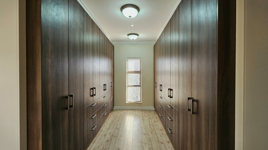 5 Bedroom Property for Sale in Kiepersol Free State